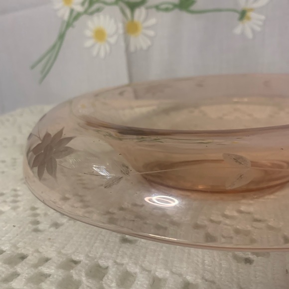Vintage pink depression etch glass large decorative rolled edge centerpiece bowl - Picture 9 of 9